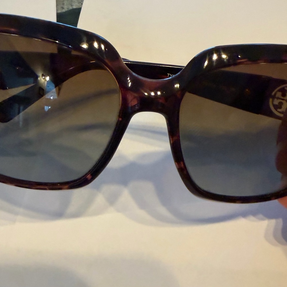 Tory Burch Brown Tortoiseshell Sunglasses with Dark Lenses